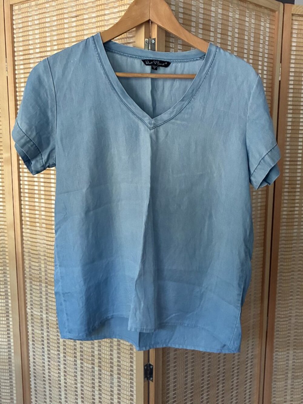 Velvet Heart Chambray V-Neck T-Shirt - Small